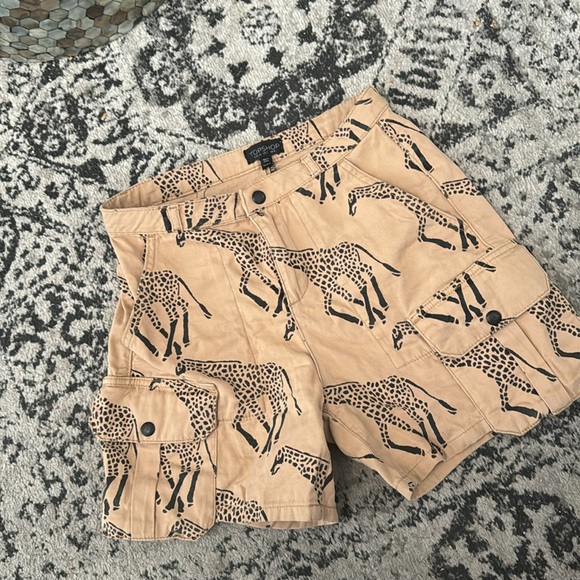 Topshop  EUC Giraffe African Women Cargo Snorts - Picture 14 of 16